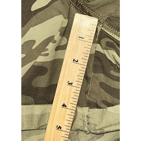 Sanctuary High-Rise Camouflage Mini Cargo Shorts Women's Large 32X5 - Picture 5 of 8